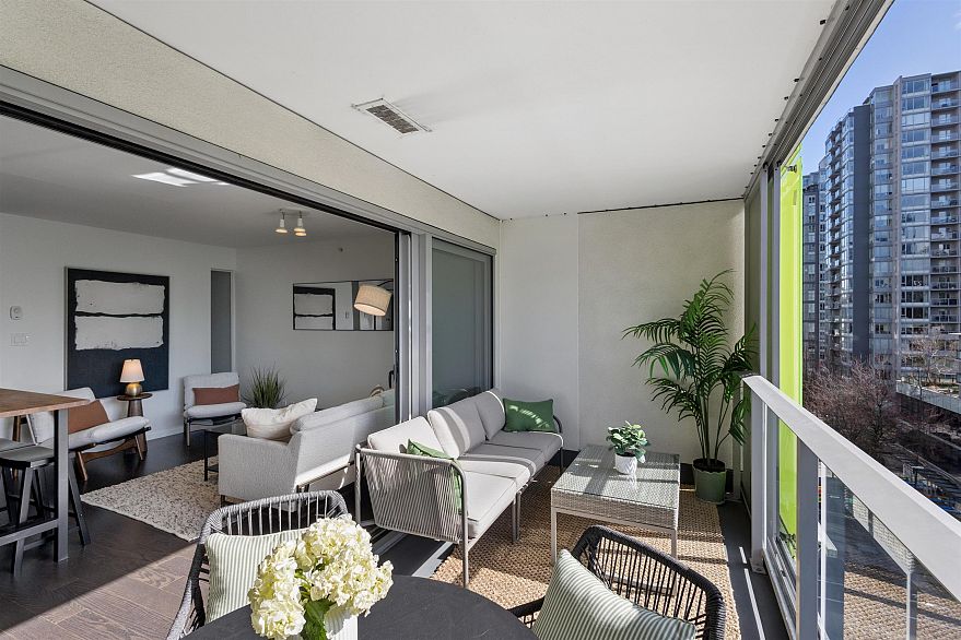 806 999 Seymour Street