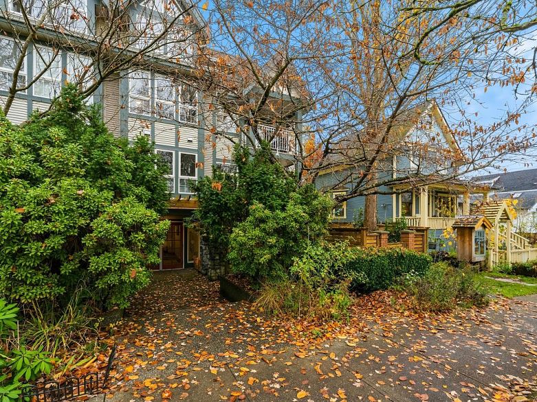 305 1915 E Georgia Street