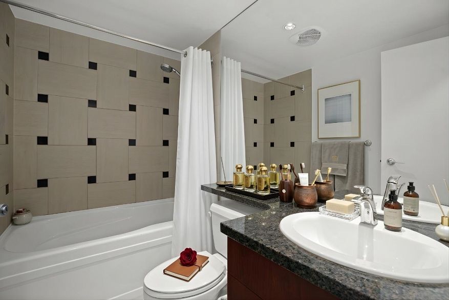 1507 1033 Marinaside Crescent