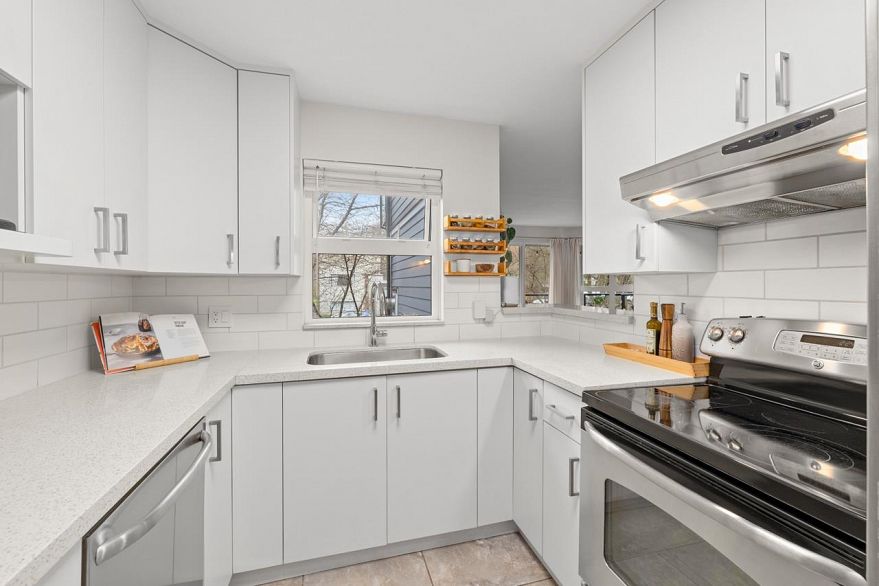 205 2212 Oxford Street