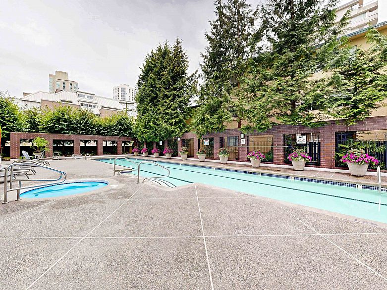 2004 1020 Harwood Street