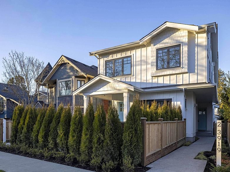 2 3919 W 18th Avenue