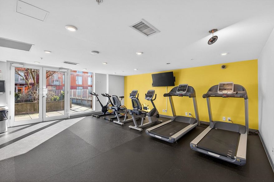 PH9 983 E Hastings Street