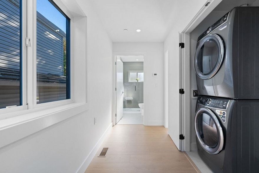 1 2447 E 41st Avenue