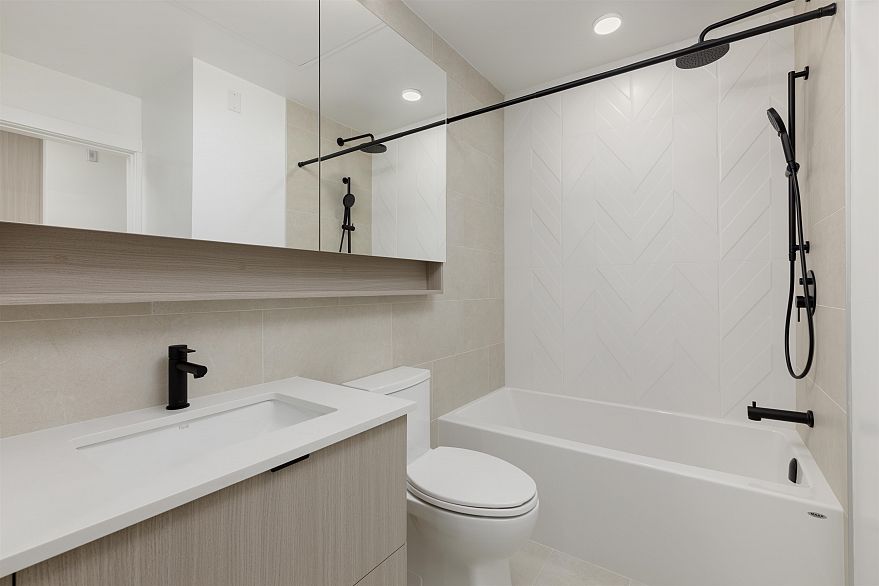 406 2268 E Broadway Street