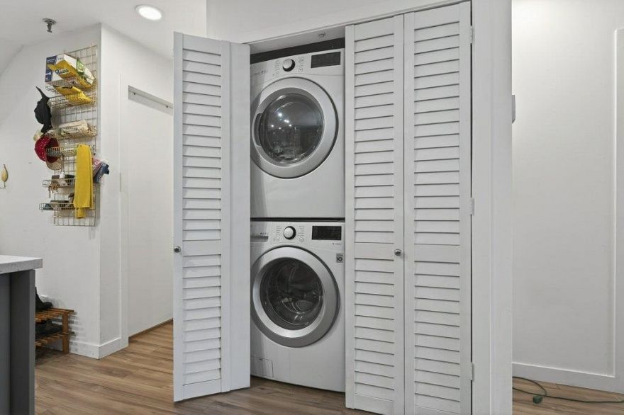 103 2333 Eton Street