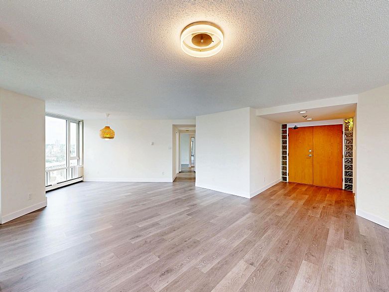 2004 1020 Harwood Street