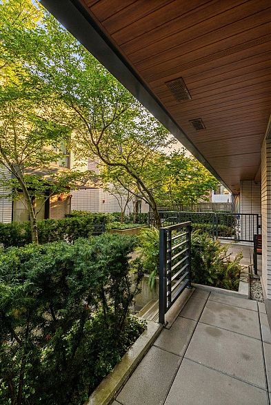 105 5383 Cambie Street