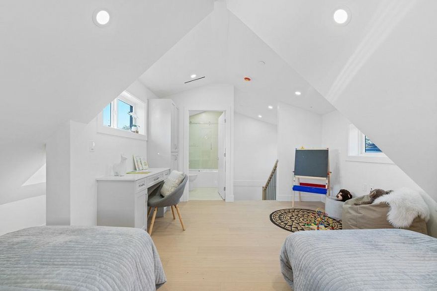 1 2447 E 41st Avenue