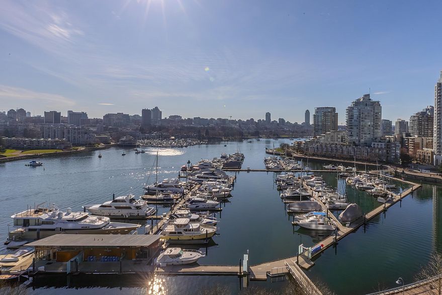 1507 1033 Marinaside Crescent