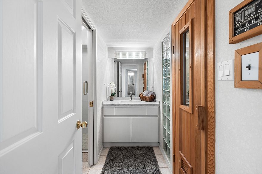 2318 Oliver Crescent