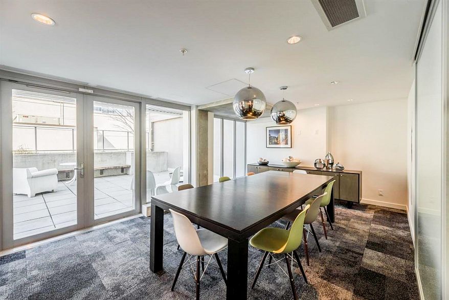 806 999 Seymour Street