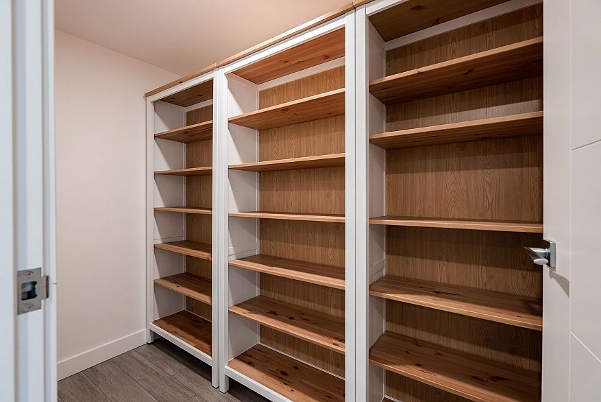 372 438 W King Edward Avenue