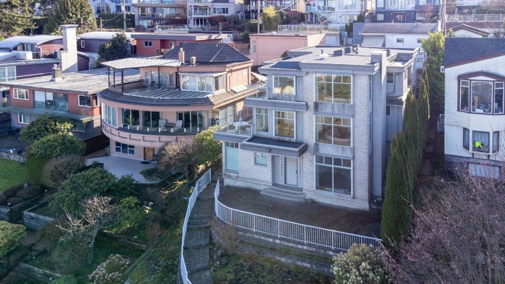 2856 W King Edward Avenue