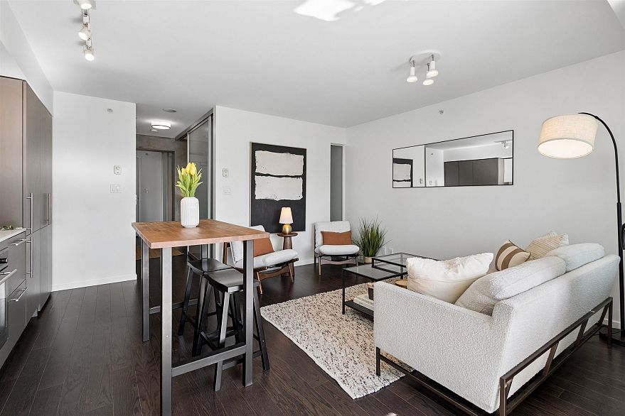 806 999 Seymour Street