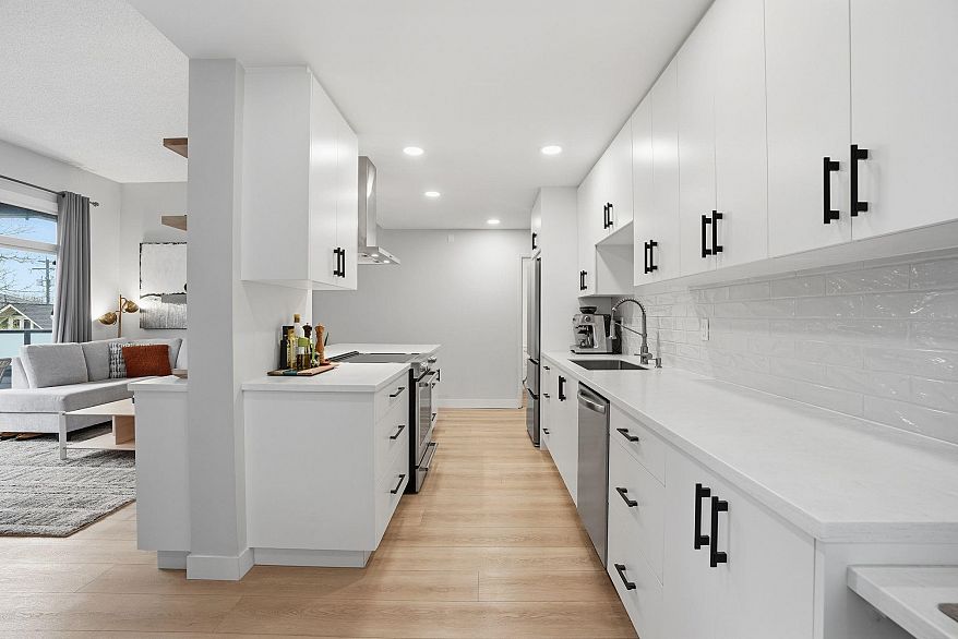 303 1516 Charles Street