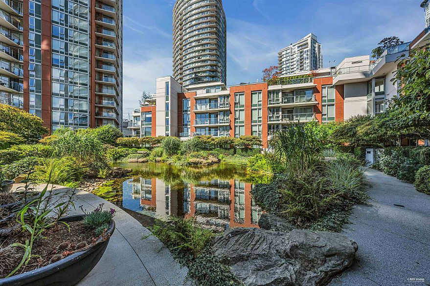 3101 688 Abbott Street