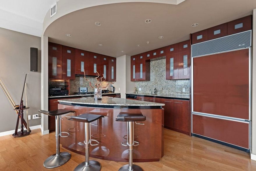 4303 938 Nelson Street