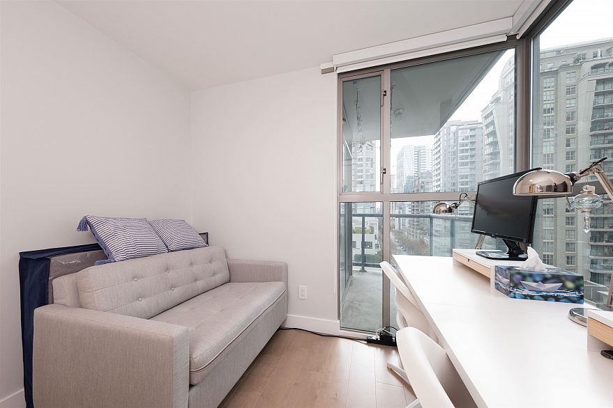 1006 928 Richards Street