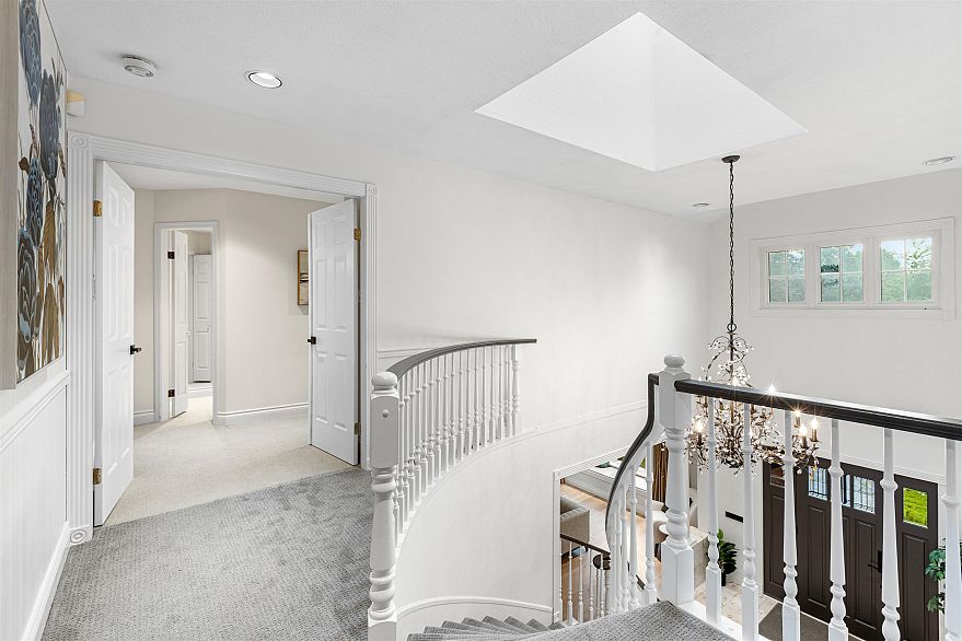 2318 Oliver Crescent