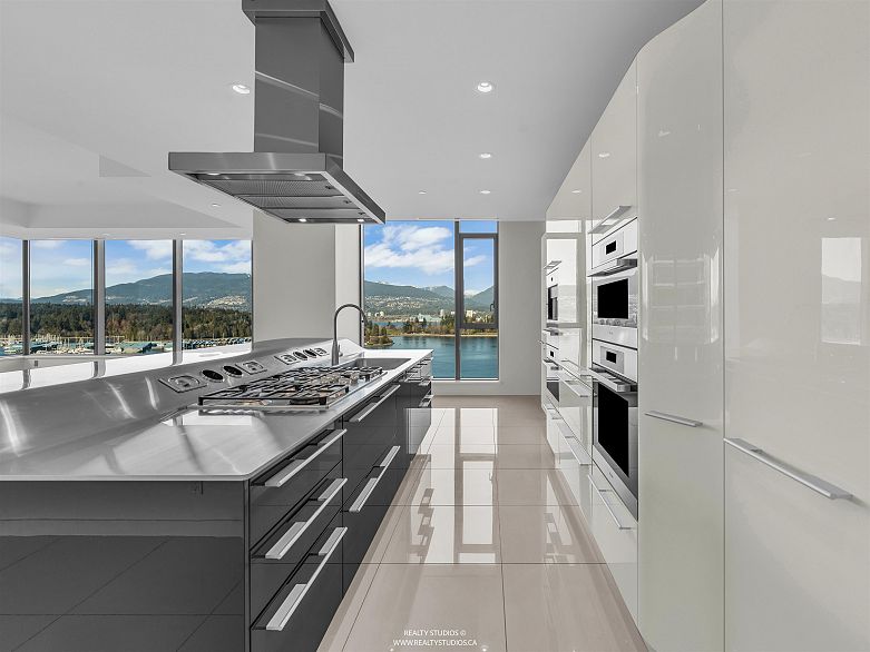 1301 277 Thurlow Street