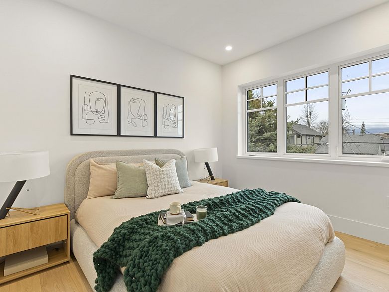 2 3919 W 18th Avenue