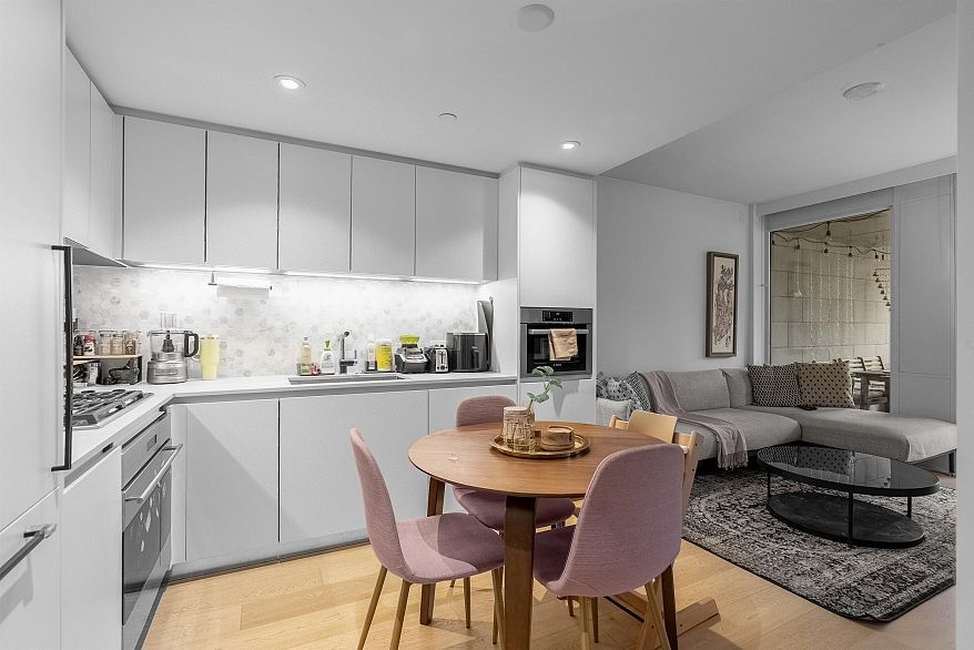 203 1365 Davie Street