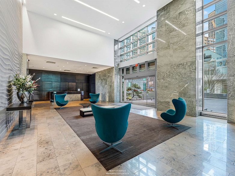 1301 277 Thurlow Street