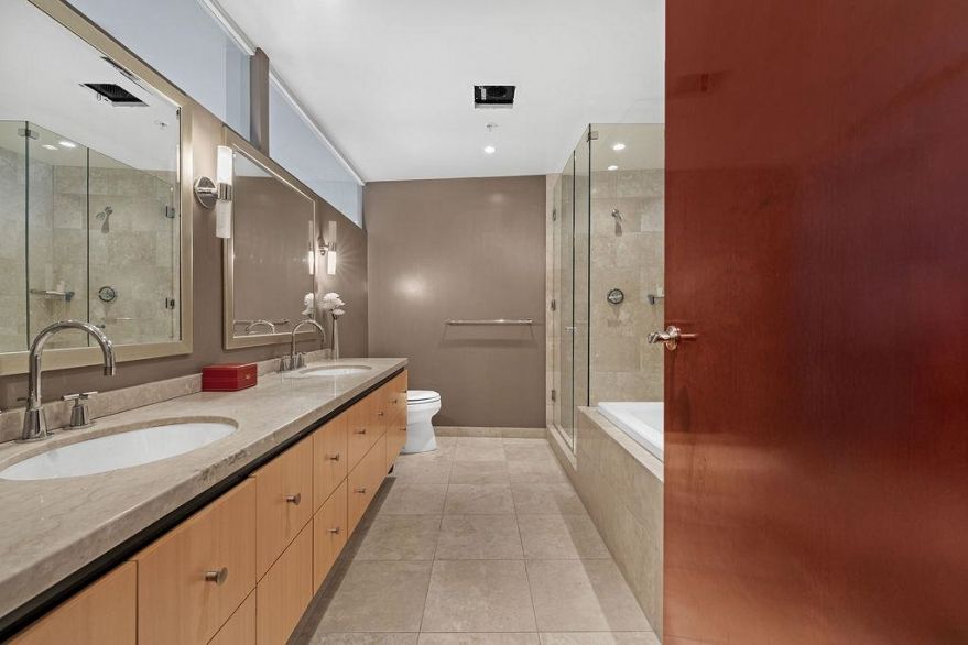 4303 938 Nelson Street