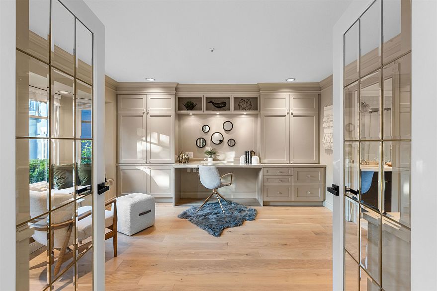 2318 Oliver Crescent