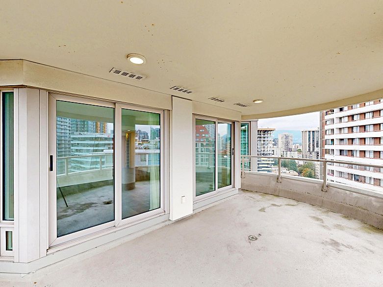 2004 1020 Harwood Street