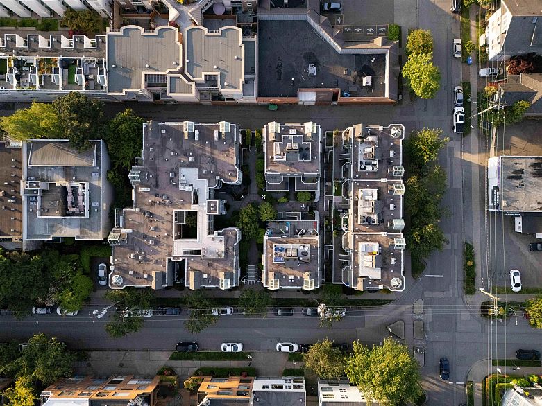 102 725 W 7th Avenue