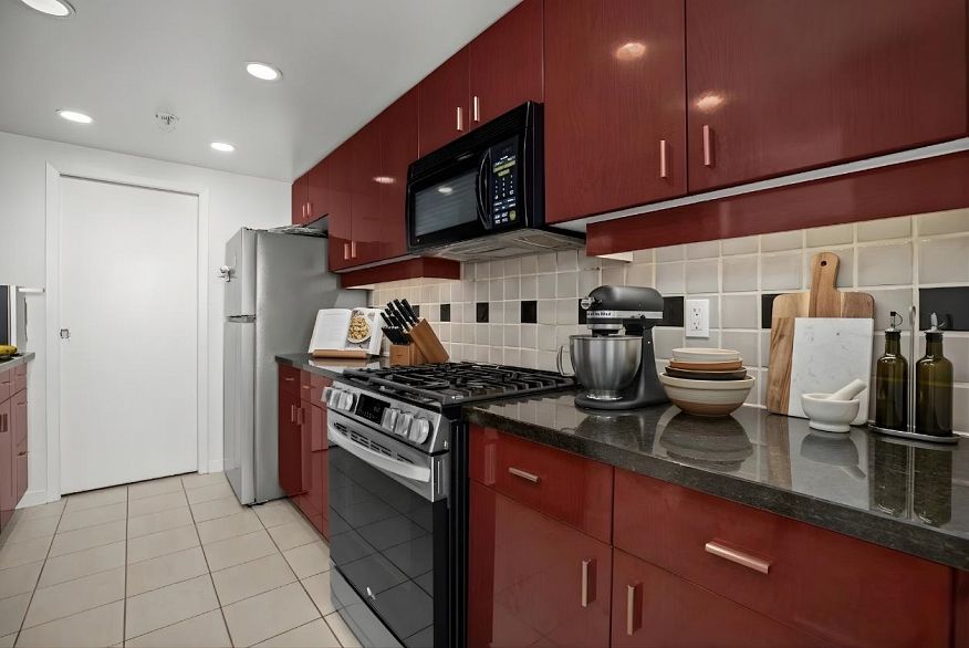 1507 1033 Marinaside Crescent