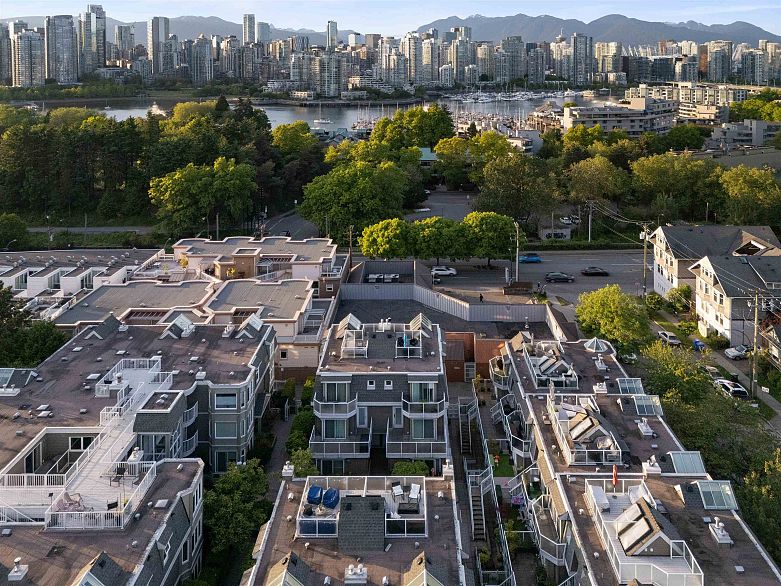 102 725 W 7th Avenue