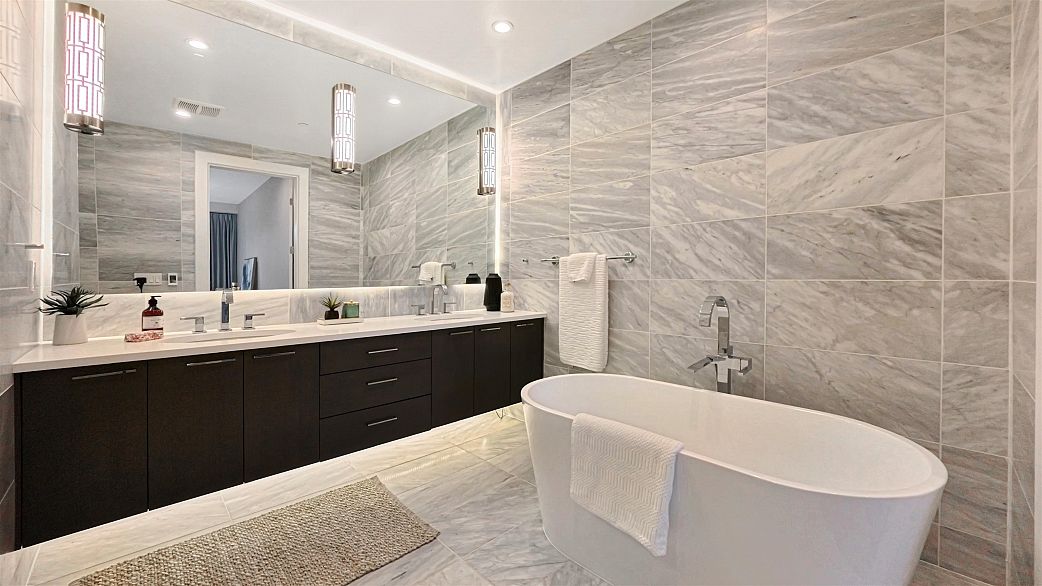 204 1009 Laurier Avenue