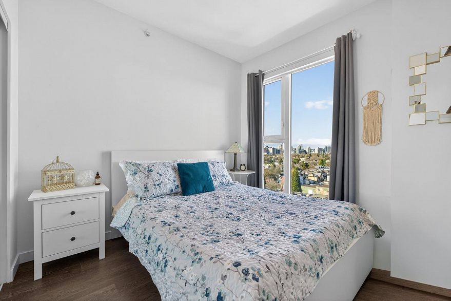 PH9 983 E Hastings Street