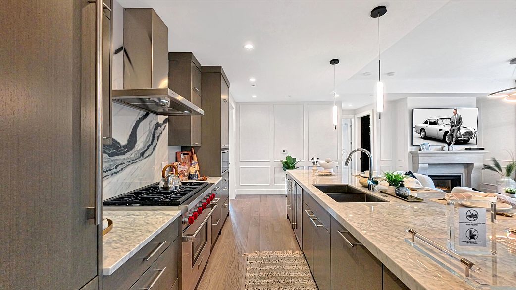 204 1009 Laurier Avenue