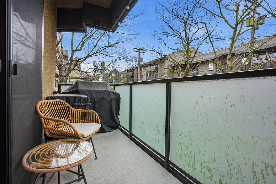 303 1516 Charles Street