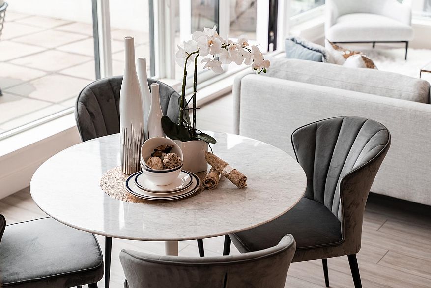 372 438 W King Edward Avenue