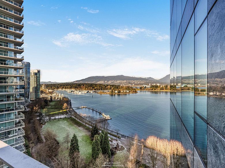 1301 277 Thurlow Street