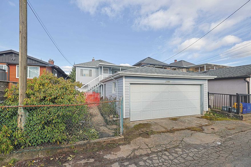 2584 E Georgia Street