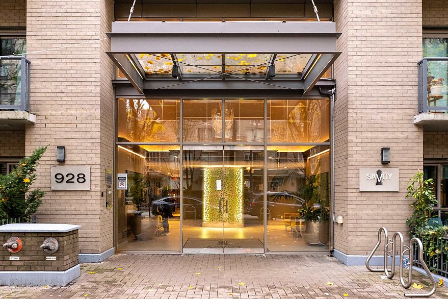 1006 928 Richards Street