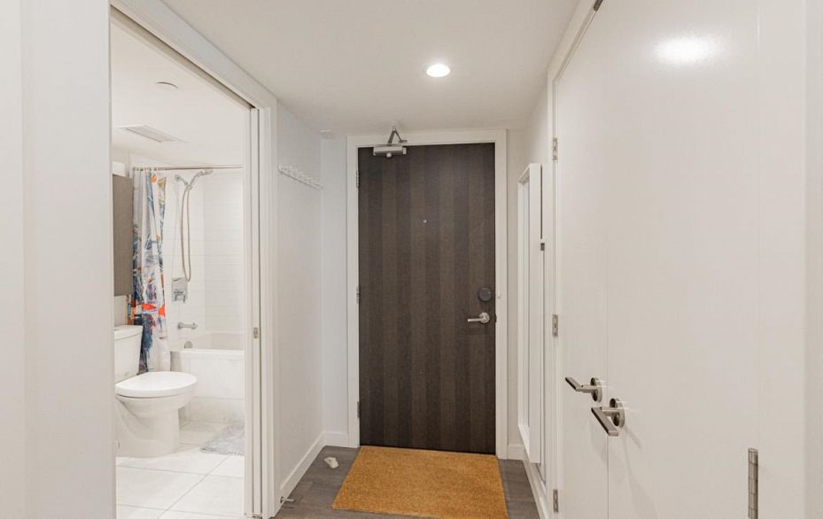 2907 8189 Cambie Street