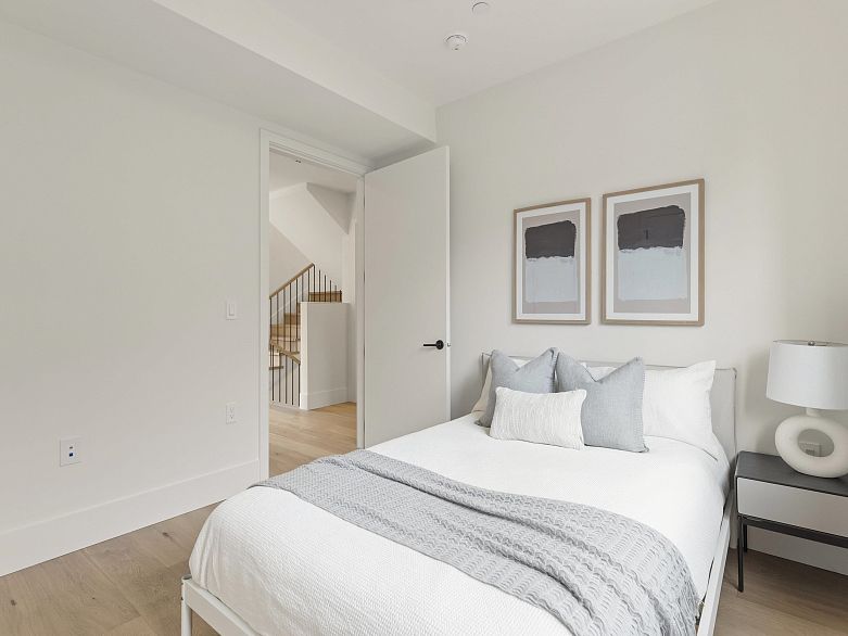 1 3919 W 18th Avenue