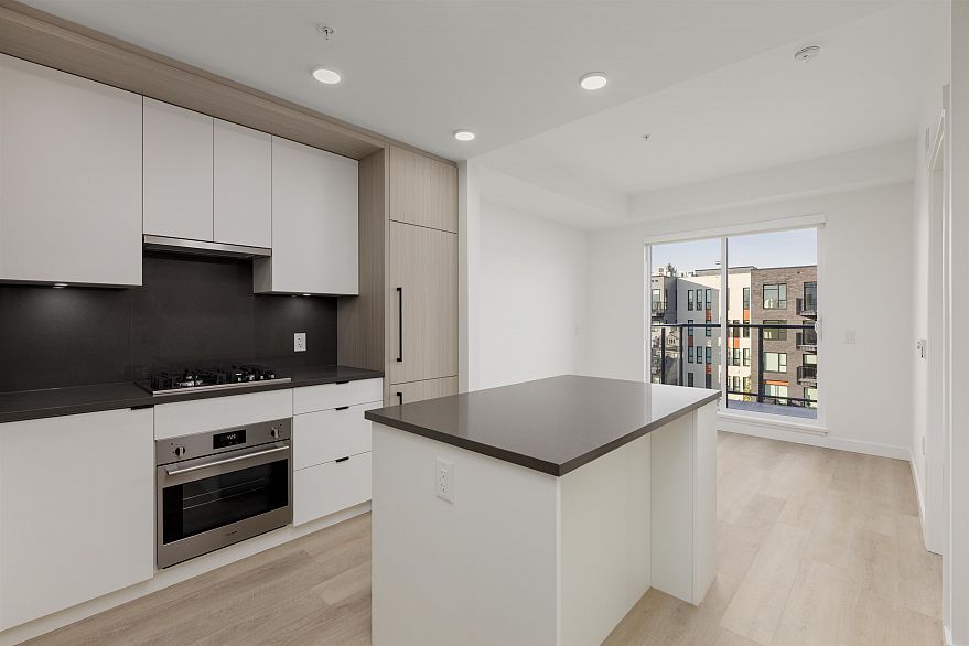 406 2268 E Broadway Street