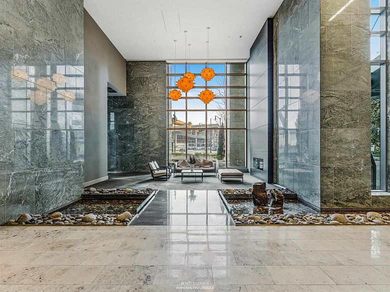 1301 277 Thurlow Street