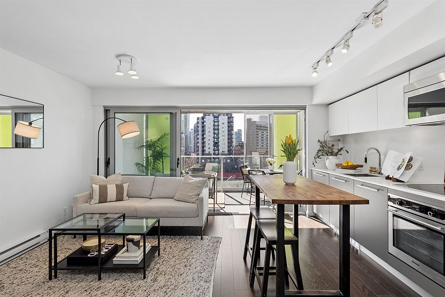 806 999 Seymour Street