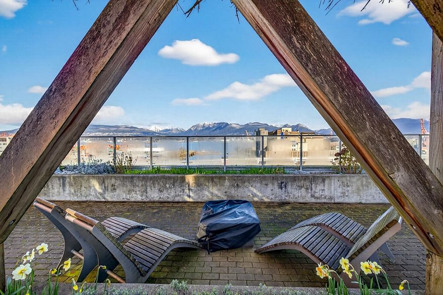 PH9 983 E Hastings Street