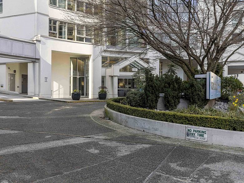 302 1323 Homer Street