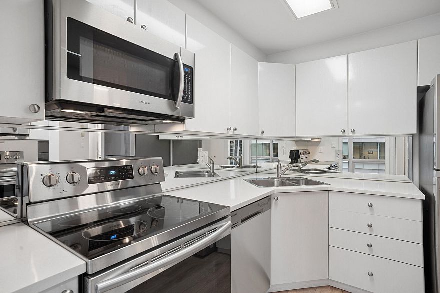 2208 1166 Melville Street